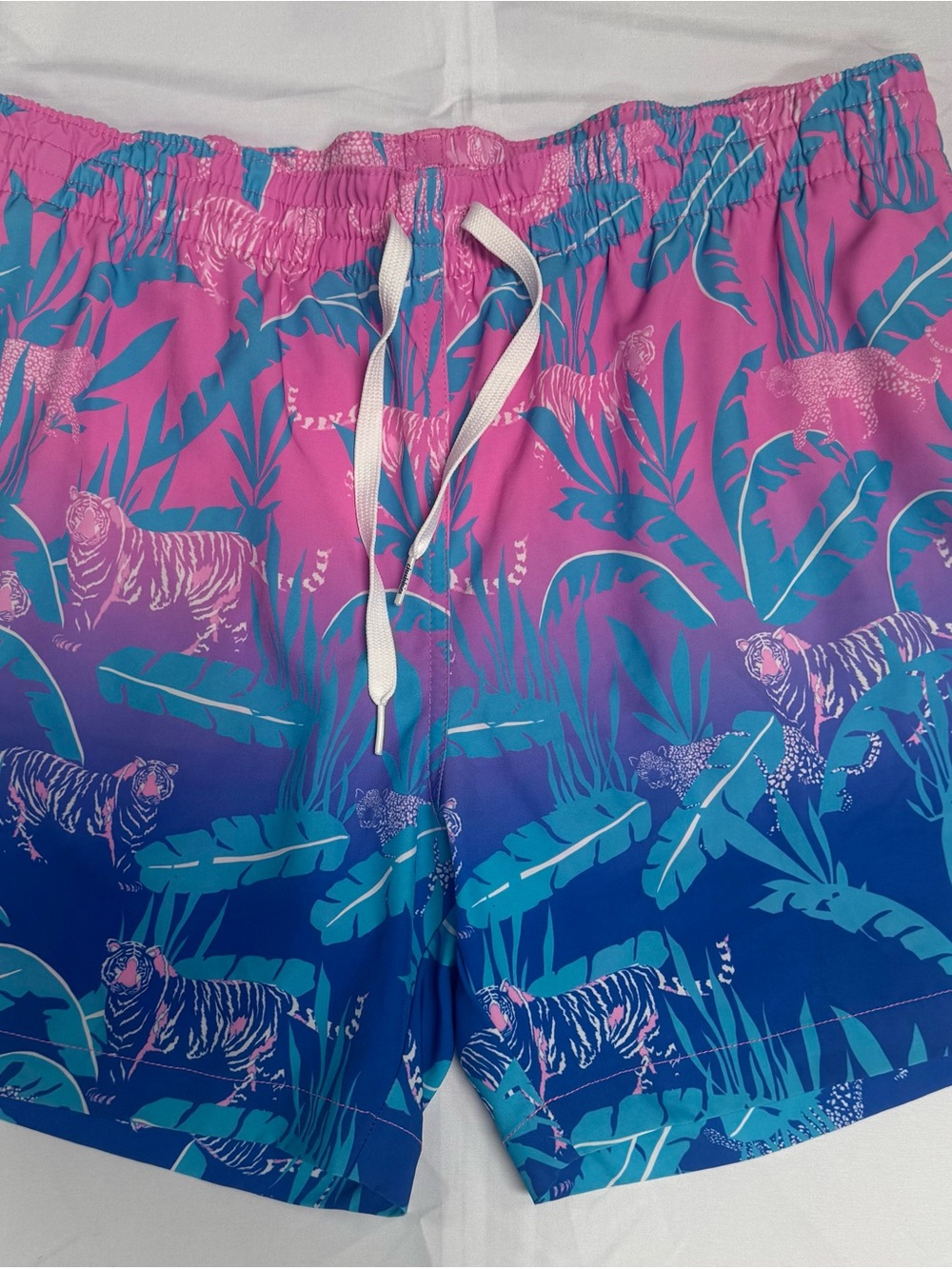 EUC chubbies Men's “The Hydrofoils” Pink and Blue Jungle Tiger Swim Hybrids - M
